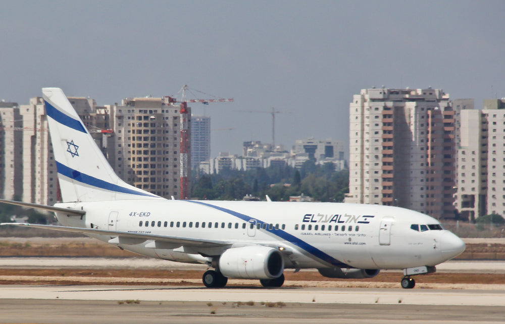 Avion El Al à l’aéroport Ben-Gourion — Raimond Spekking, Wikimedia Commons