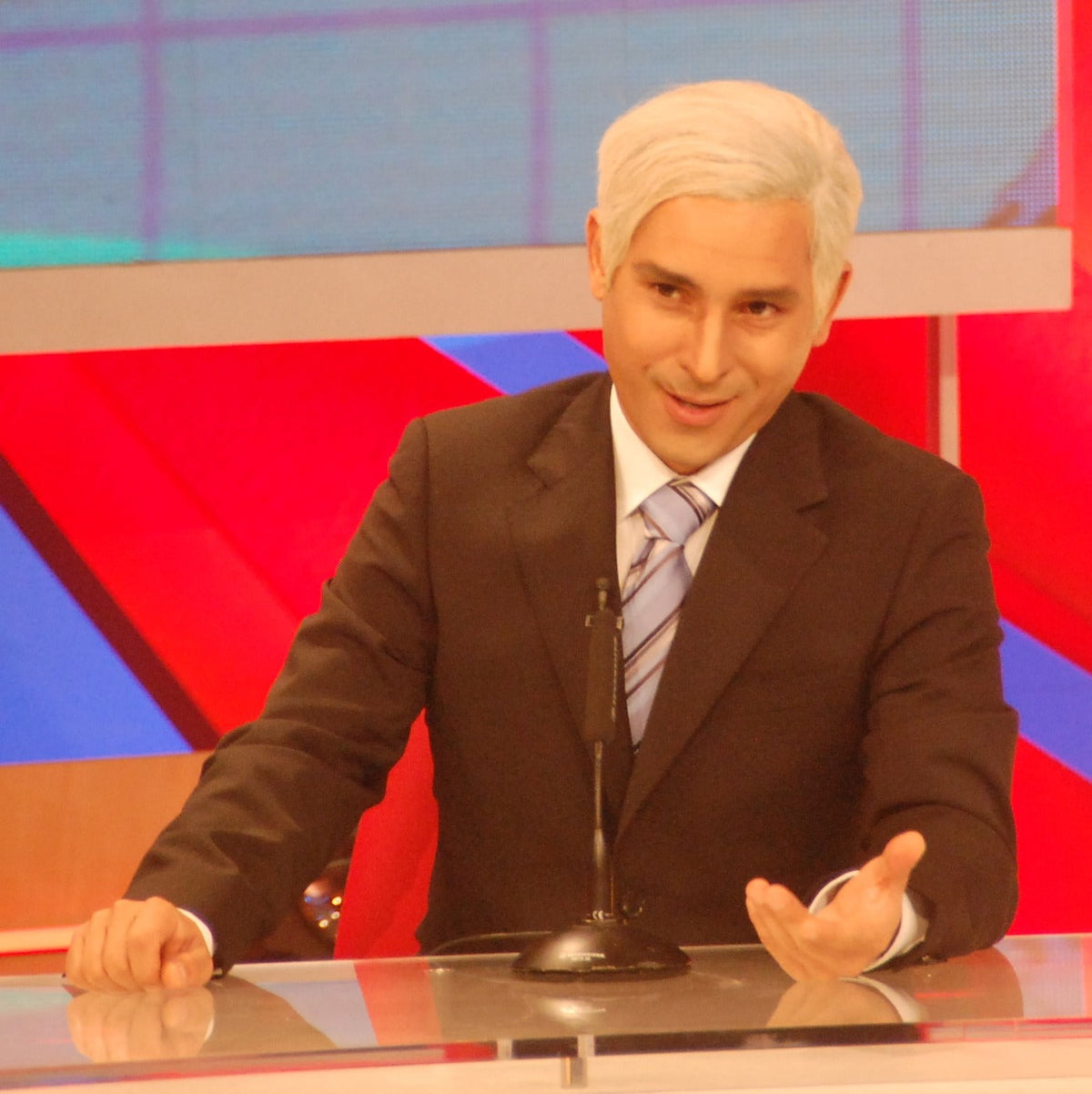 Mariano Idelman dans une imitation de Netanyahou, le 20 janvier 2009. Archive, pas une image de l’épisode de 2026. Sir kiss / domaine public.